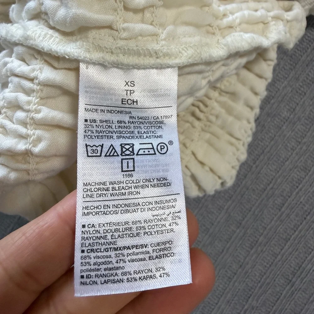 Old Navy‎ women Cream Smocked Blouse